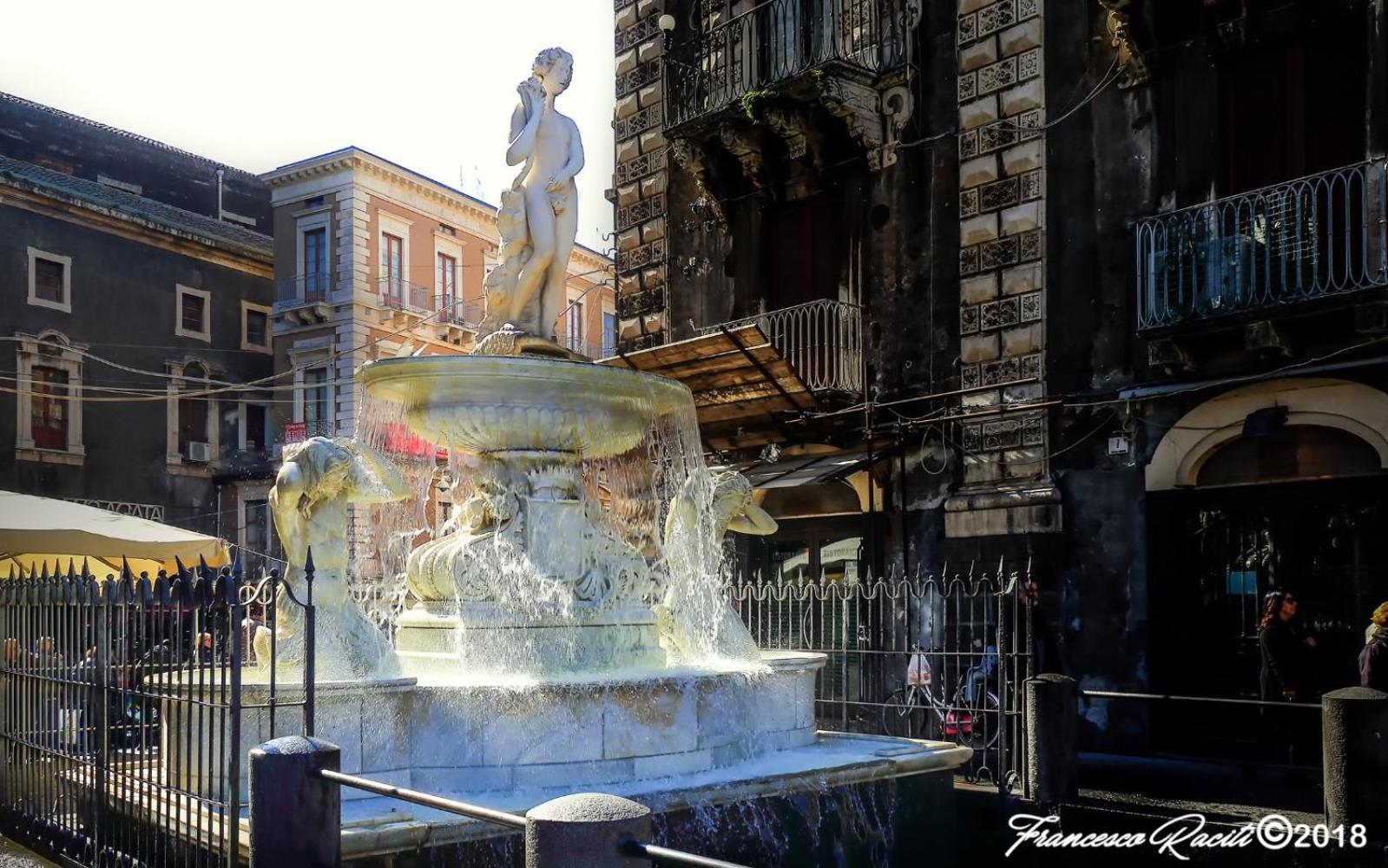 Hotel Elegante Matrimoniale Clemente House Catania Centro Exteriér fotografie